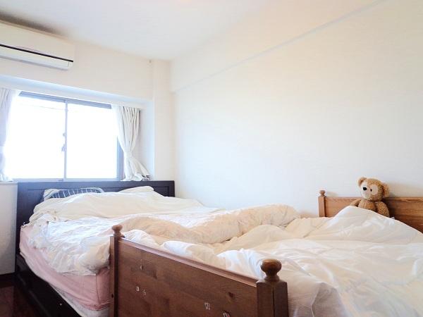 Non-living room. Wide and bright living room is sleeping in the parent-child Minna