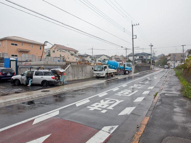 Local photos, including front road. Local (10 May 2013) Shooting