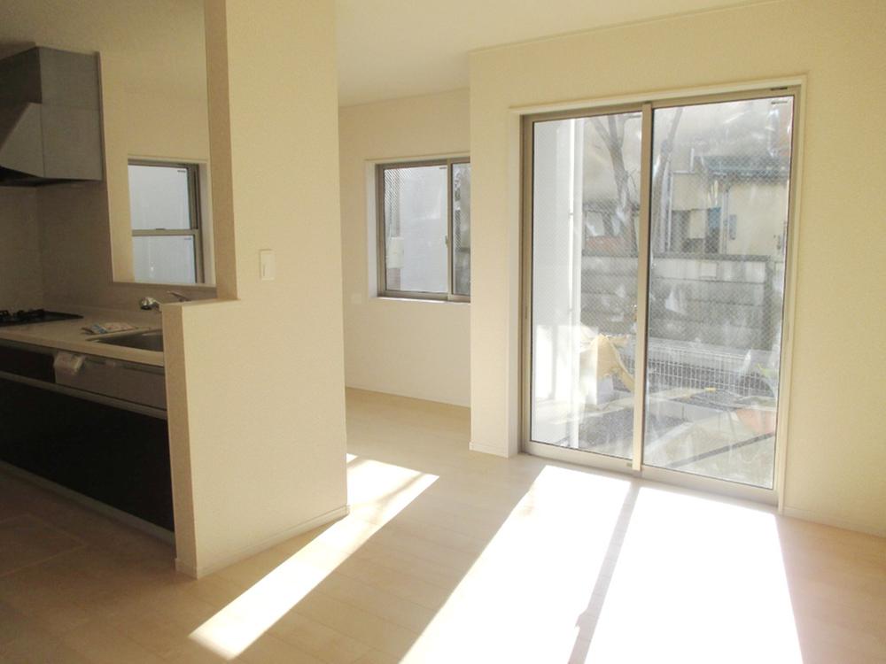 Living.  ☆ 1 Building Living Pictures ☆ 