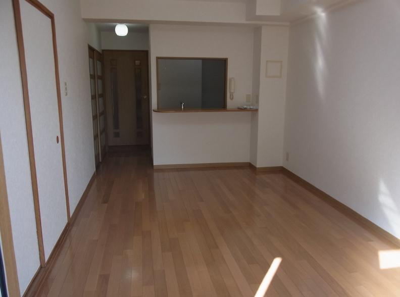 Living. Because of the pre-renovation, The room is very beautiful.