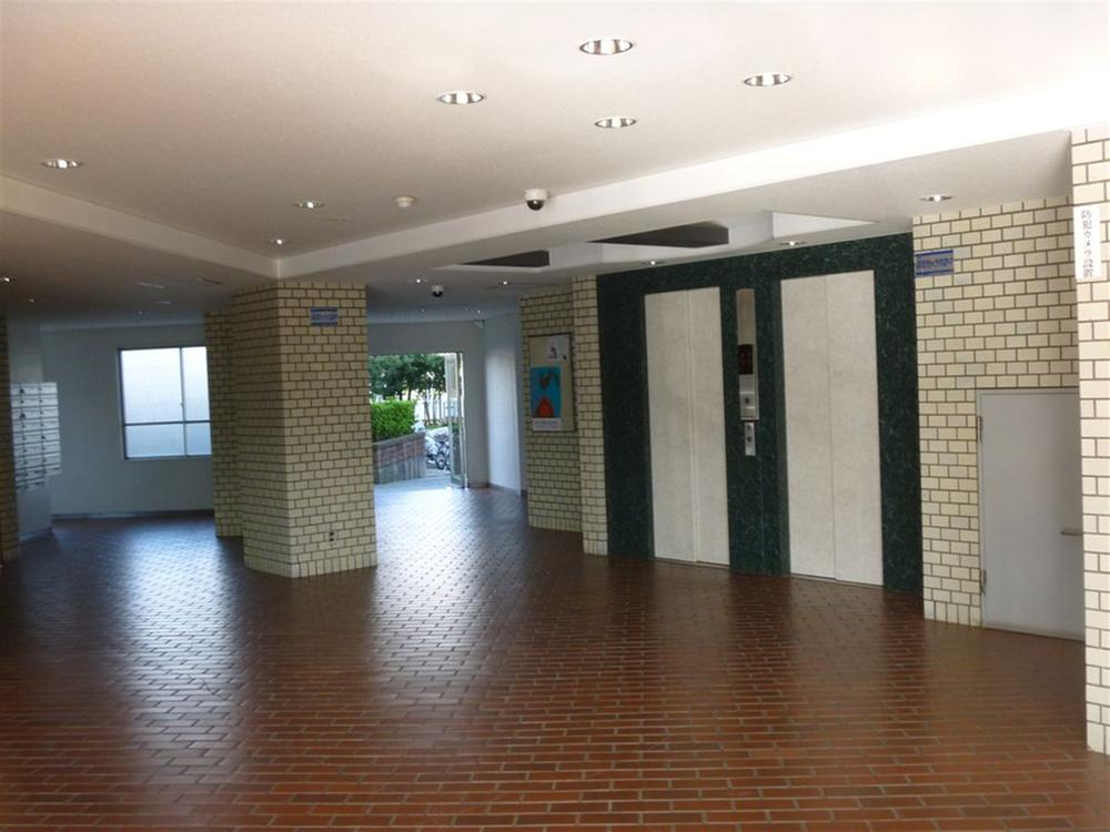 Entrance. Common areas