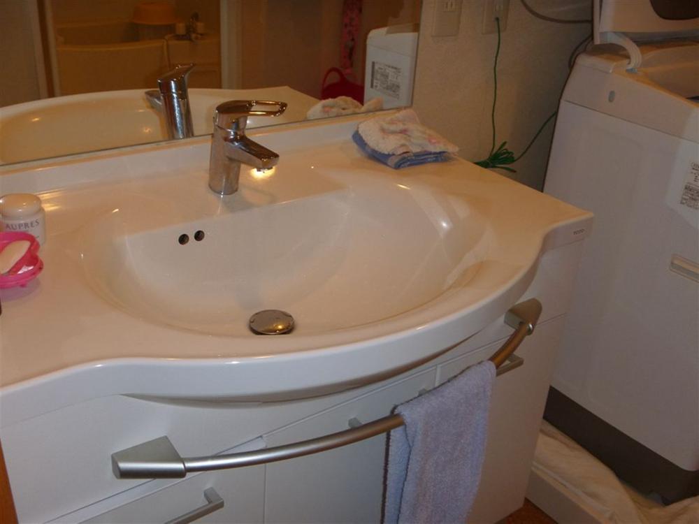 Wash basin, toilet. Indoor (June 2013) Shooting