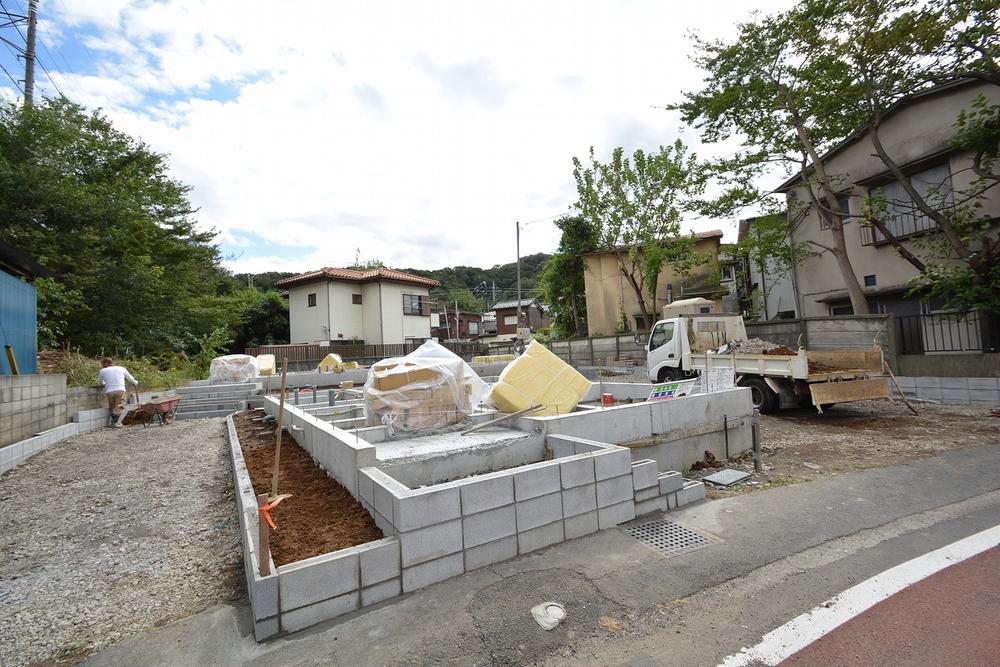 Local photos, including front road. It is convenient to be parked P2 cars ☆ 