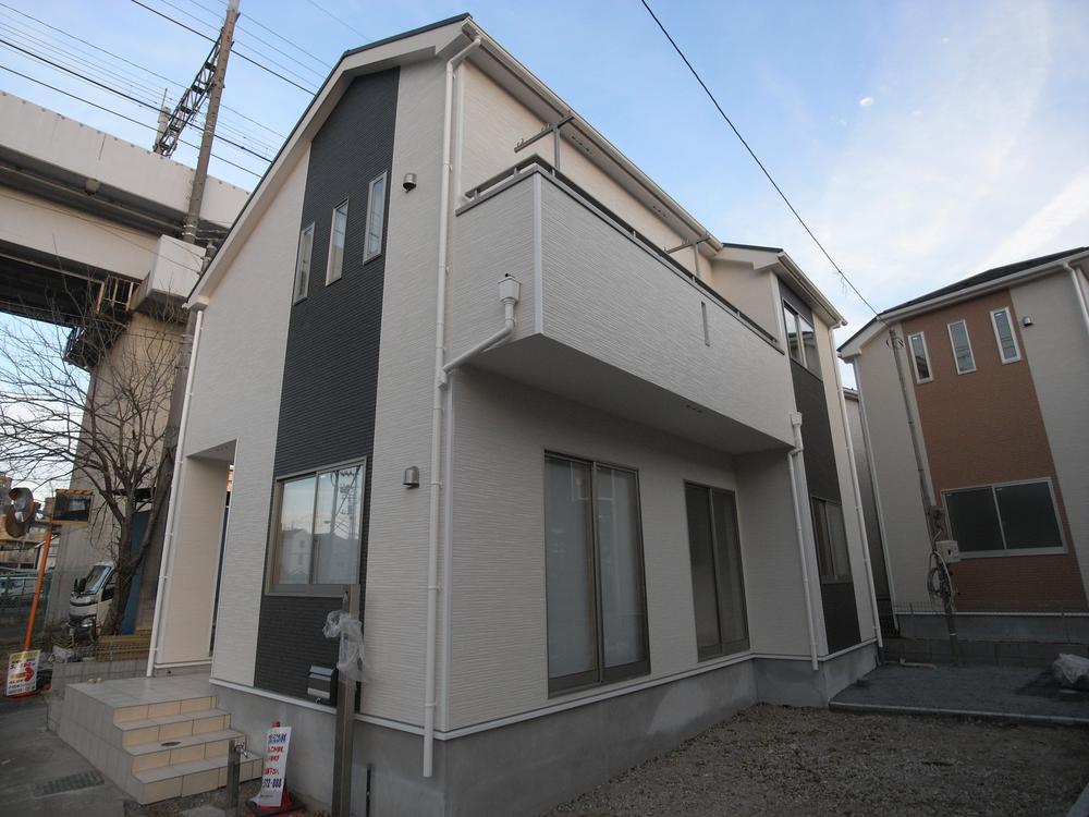 Local appearance photo. Local (12 May 2013) Shooting