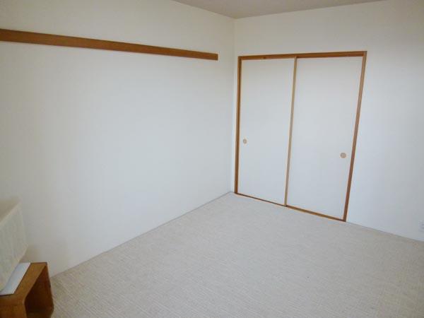 Non-living room. Japanese-style part (about 6.0 Pledge)