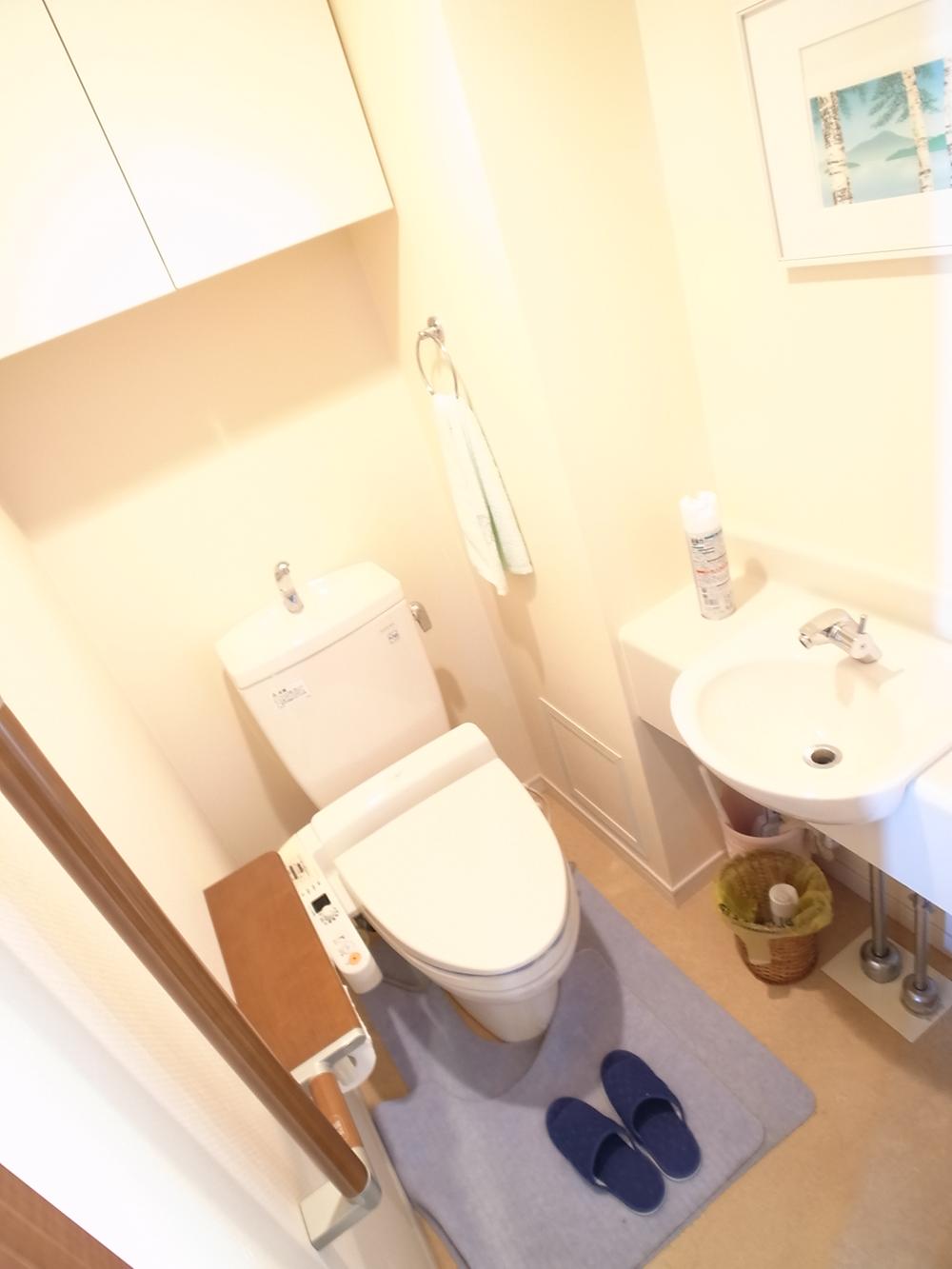 Toilet. Indoor (11 May 2013) Shooting