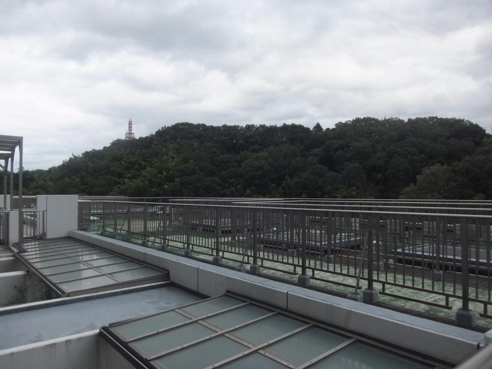 View photos from the dwelling unit. View from the site (October 2013) Shooting