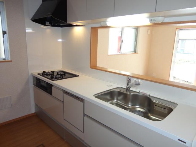 Same specifications photo (kitchen). Example of construction! Also it comes with dishwasher and lift down.