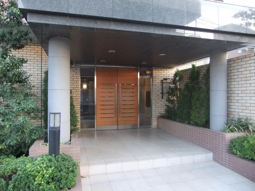 Entrance. Common areas