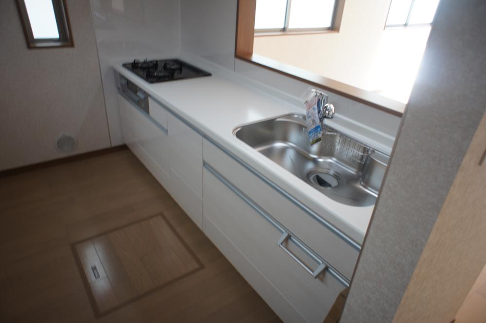 Kitchen. Indoor (12 May 2023) Shooting