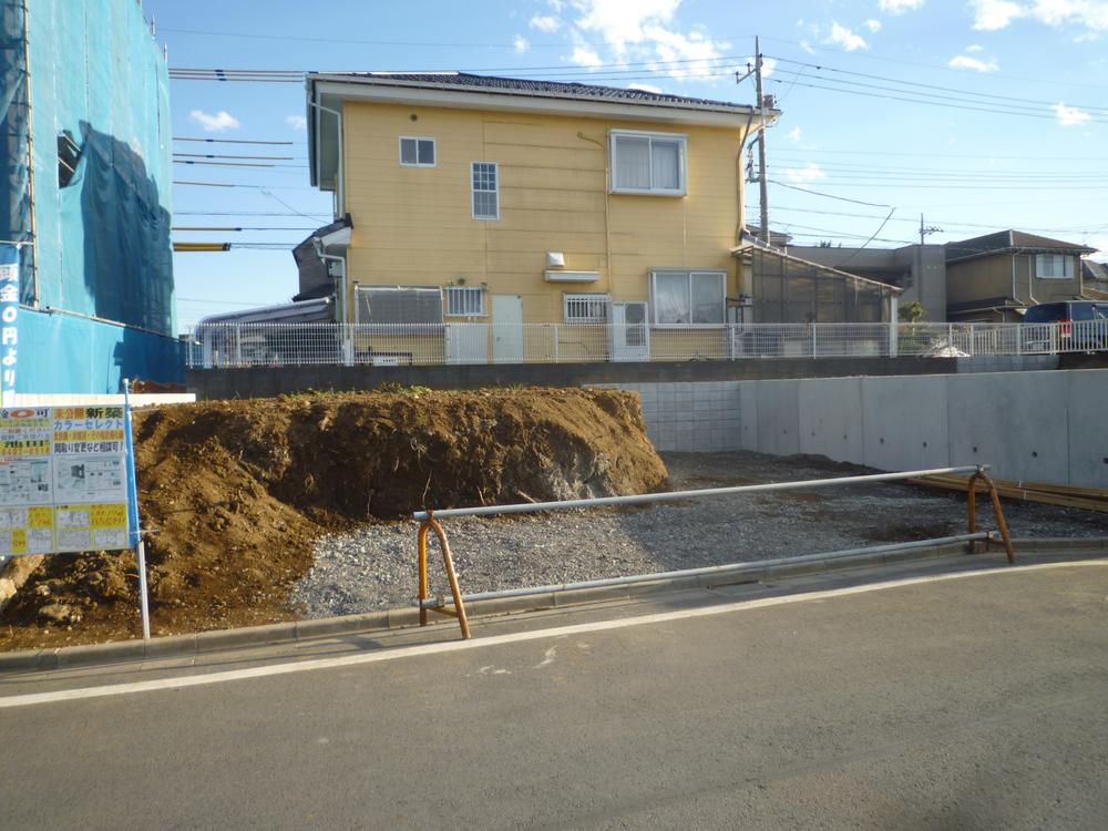 Local appearance photo. Garage Easy car 2 units can be on the entire surface road 6m