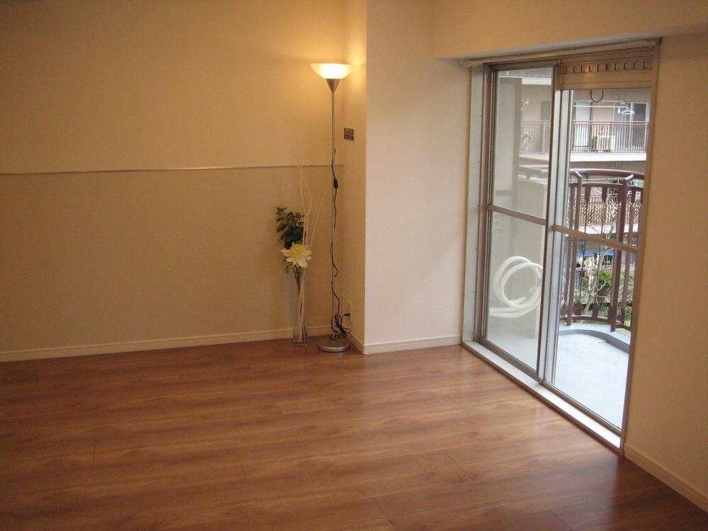 Living. wallpaper ・ Flooring renovation completed