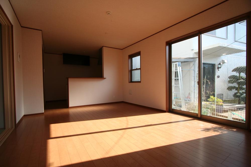 Same specifications photos (living). ( Building) same specification