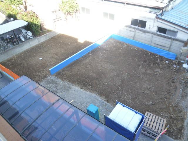 Local appearance photo. All two-compartment