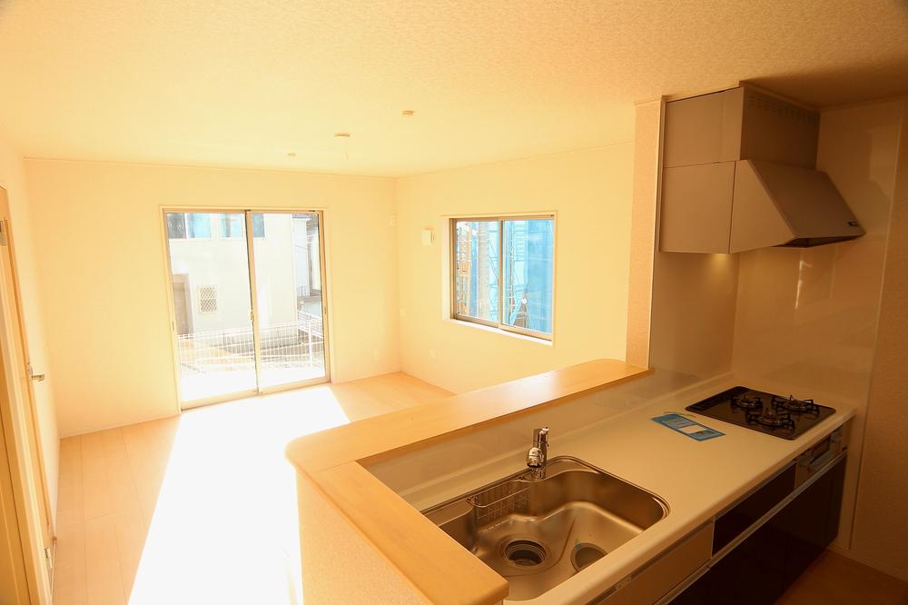 Same specifications photos (living). living ◆ It has been broken into two buildings remaining out of all three buildings.  ◆ Including the living environment around, Do not come to see the appearance of realistic local? , We will carry out the details of your description of the Property.