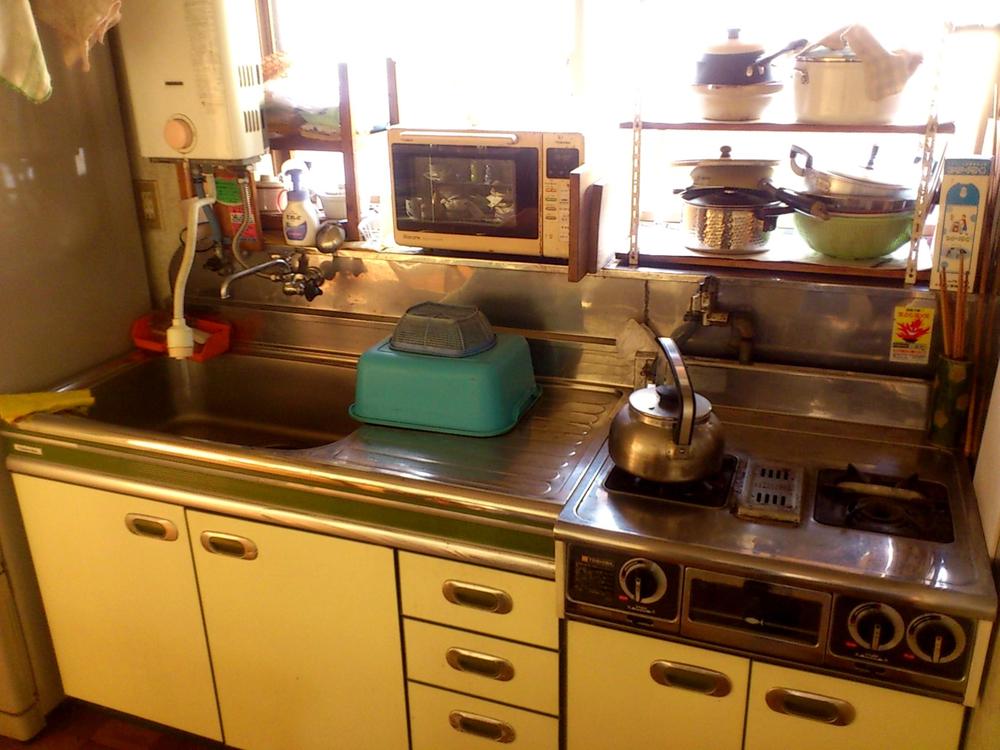 Local land photo. Indoor (12 May 2013) Shooting