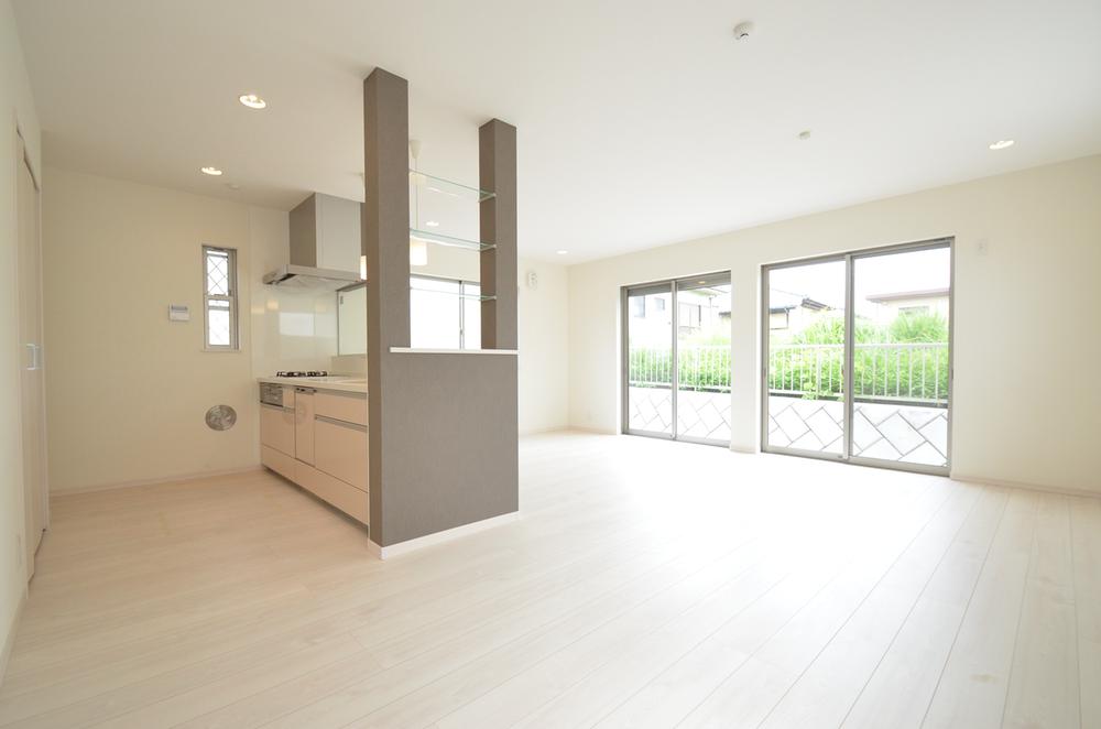 Same specifications photos (living). Same specifications