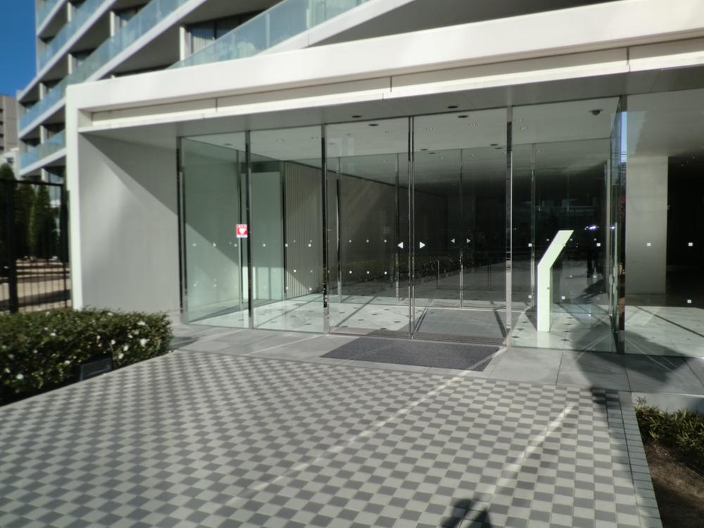 Entrance. Common areas