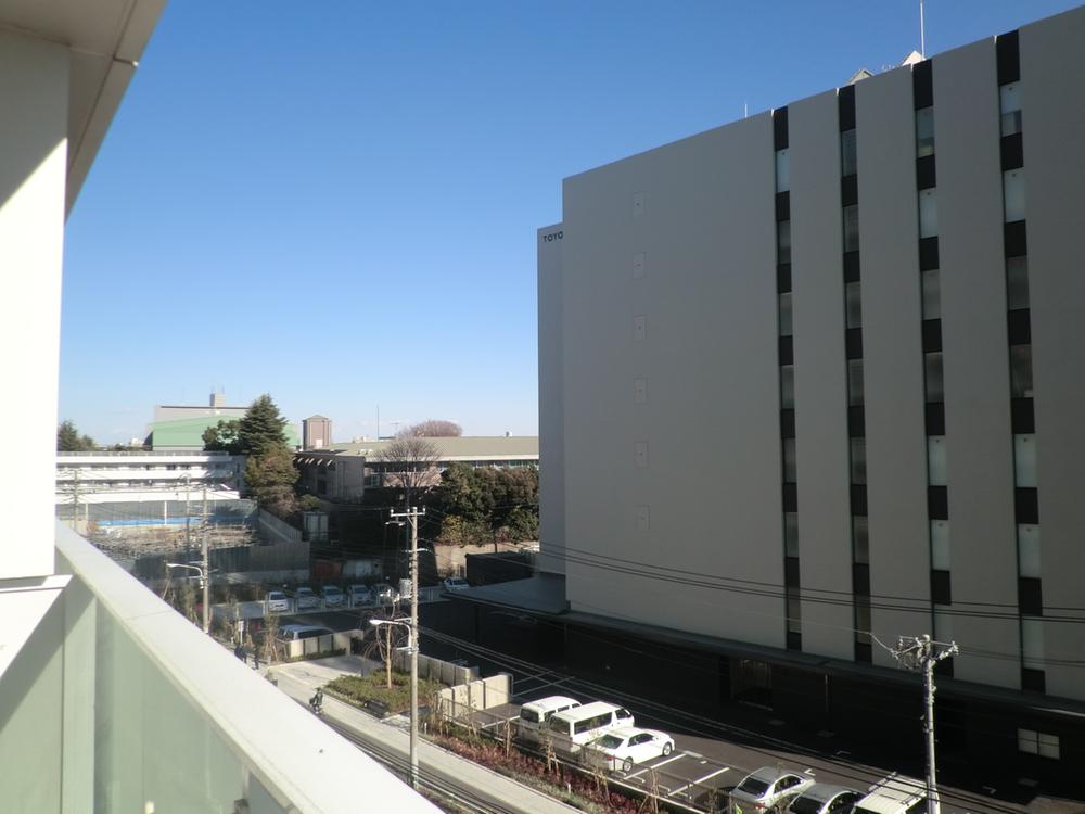 View photos from the dwelling unit. View from the site (December 2013) Shooting