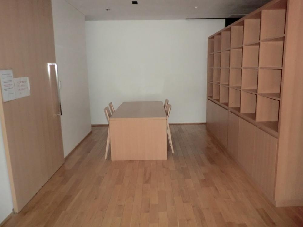 Other common areas. Library room