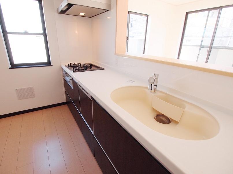 Kitchen. - Face-to-face kitchen family of communication is nurtured -  [Building 3] Than