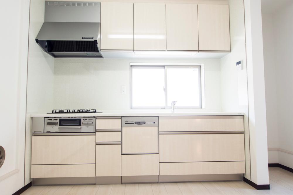 Kitchen. Room (August 2013) Shooting