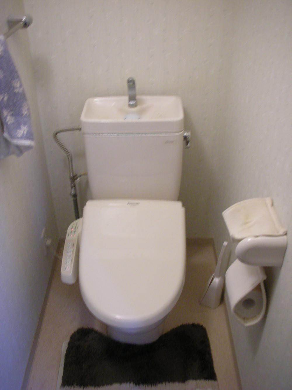 Toilet. Indoor (11 May 2013) Shooting