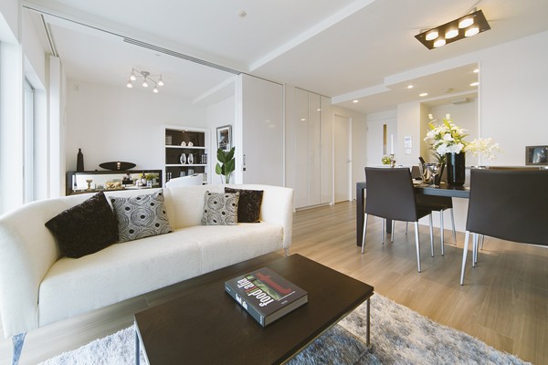 If open the "movable partition door.", LD · Western-style that can be used as a spacious living space of about 17.1 tatami (3). By opening and closing the door, You can use both the space