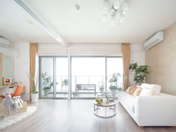 Living.  [living ・ dining] LD to sunlight and wind from the south-facing window enters plenty ・ Western-style (3) (all indoor photos D type ・ Model Room (May 2011 shooting). furniture ・ Furniture etc. option specification is not included in the sale price. Also, Specification of the model room, Convenience of on construction ・ The improvements and the like, There is a case to be part change)