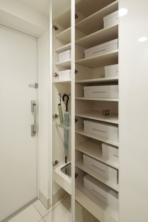 Receipt.  [It can be rich storage, Thor type footwear input-to-ceiling] The entrance, Has established a footwear input of tall type there is a height of up to ceiling near. A number of footwear, of course, Until the boots and umbrella, You can clean storage.  ※ Except H type ※ We are at the top of some dwelling units have established a distribution board, etc..