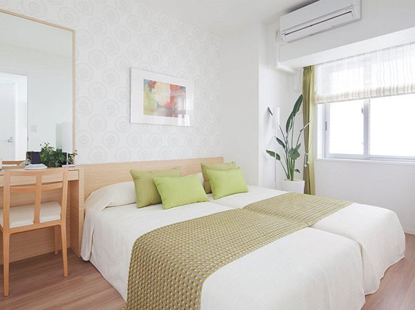 Interior.  [Master bedroom] Storeroom ・ Storage rich Western-style rooms arranged a walk-in closet.