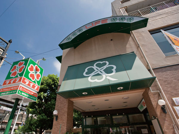 Surrounding environment. Life Nakajuku store (about 840m / 11-minute walk)