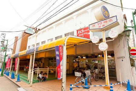Supermarket. 900m to Tobu Store under Akatsuka shop