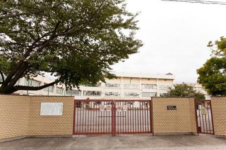 Primary school. 818m until Itabashi under Akatsuka elementary school
