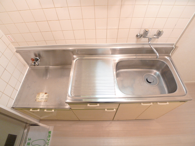 Kitchen. Gasukitchin supports 2-neck