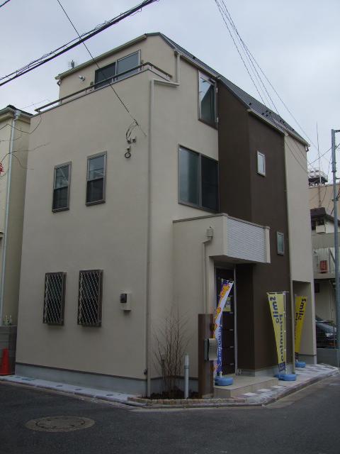 Local appearance photo. Local (12 May 2013) Shooting