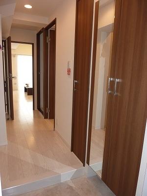 Entrance. Local (12 May 2013) Shooting