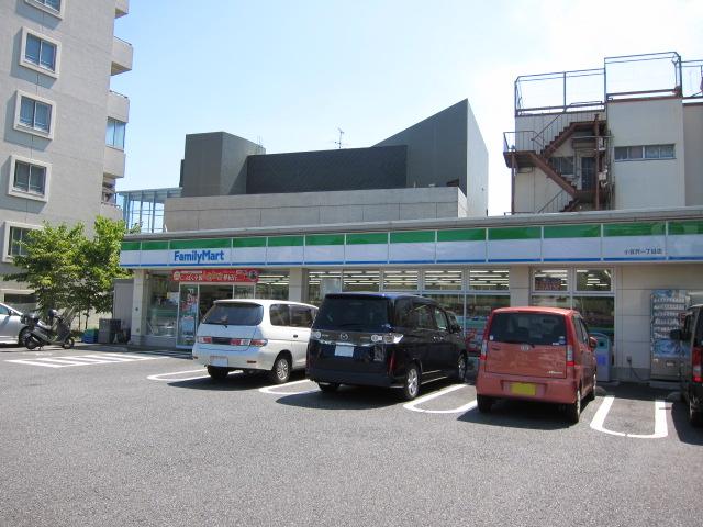 Convenience store. FamilyMart Azusawa chome store up (convenience store) 94m