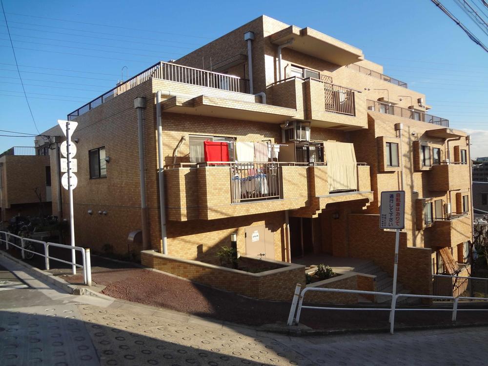 Local appearance photo. Local (11 May 2013) Shooting