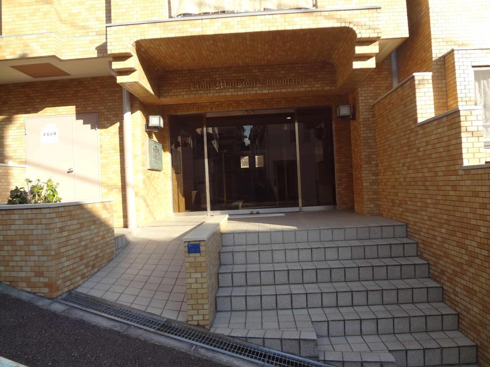 Entrance. Common areas