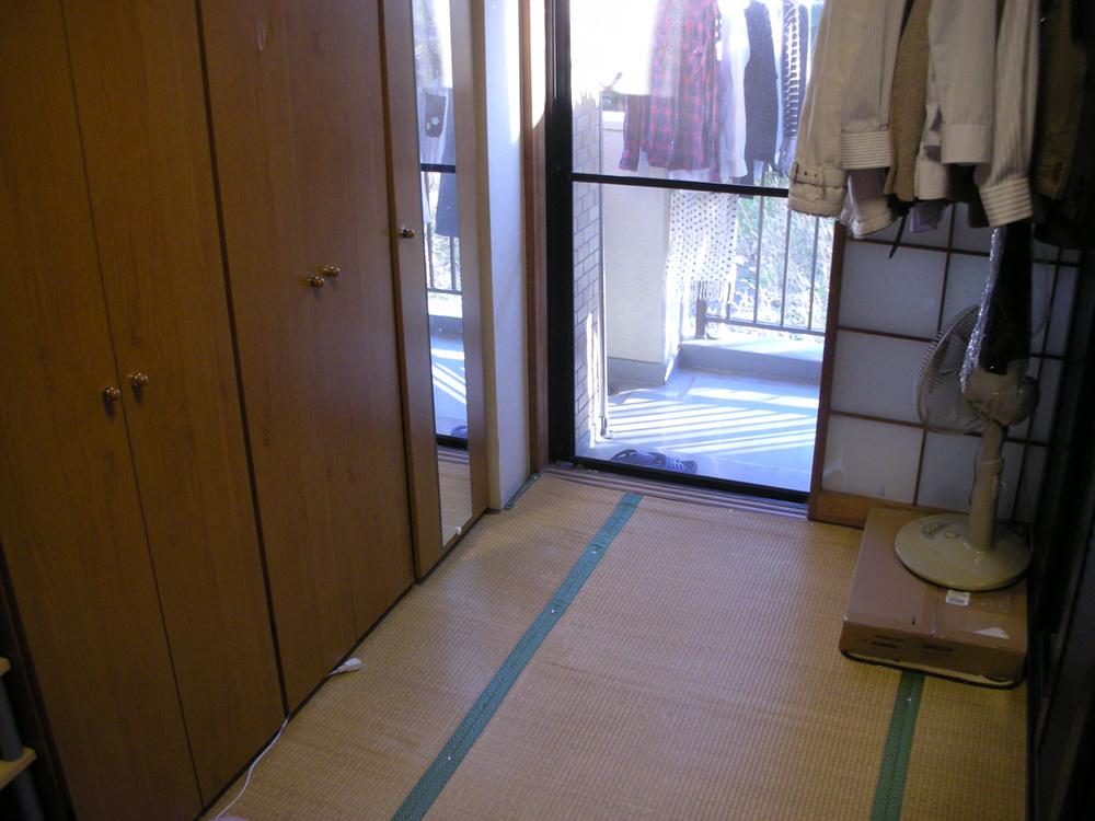 Non-living room. Indoor (11 May 2013) Shooting