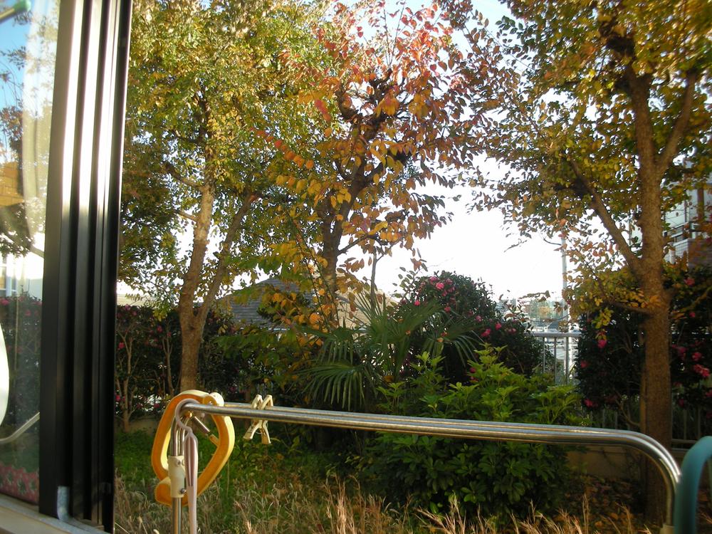 View photos from the dwelling unit. View from the site (November 2013) Shooting