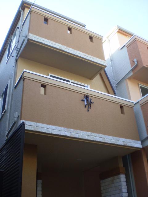 Local appearance photo. Appearance in the image of the south of France, Provence region. There is a very friendly atmosphere.