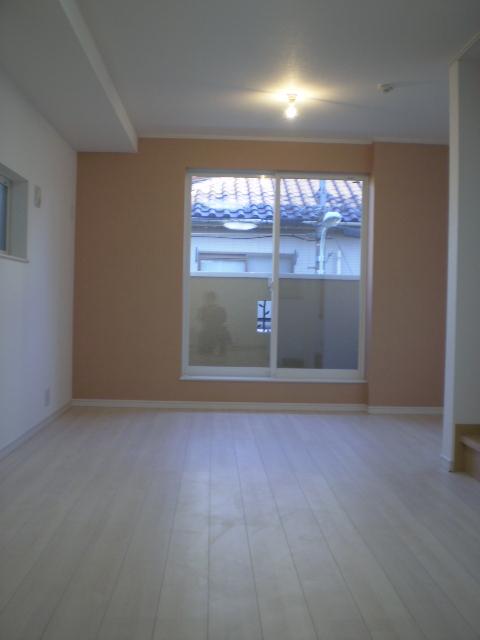 Living. Adopt a special olefin sheet to be long-lasting beauty living room flooring. There is a strongly excellent scratch resistance to sunburn.