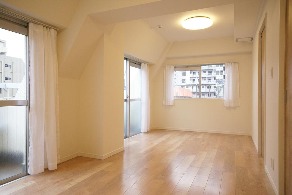 Non-living room. Indoor (12 May 2013) Shooting