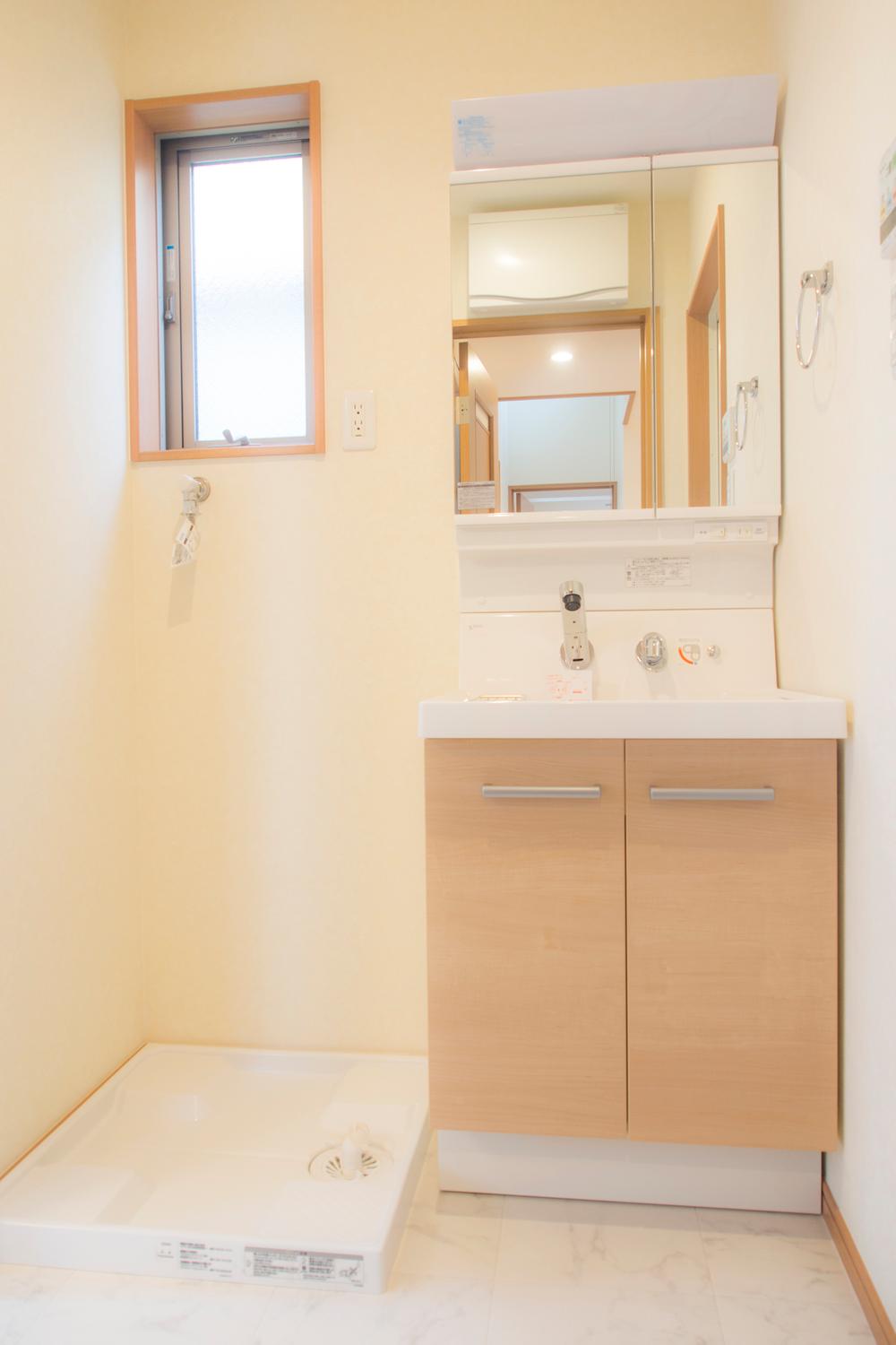 Wash basin, toilet. Local (April 2013) Shooting