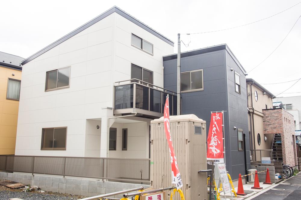 Local photos, including front road. Local (April 2013) Shooting