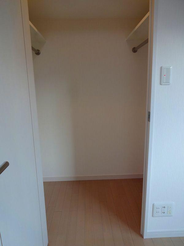 Receipt. Walk-in closet