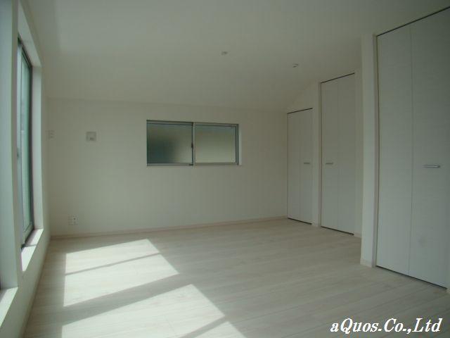 Same specifications photos (Other introspection). Same specifications