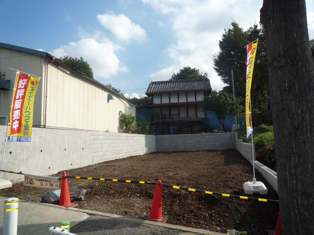 Local photos, including front road. Local (10 May 2013) Shooting